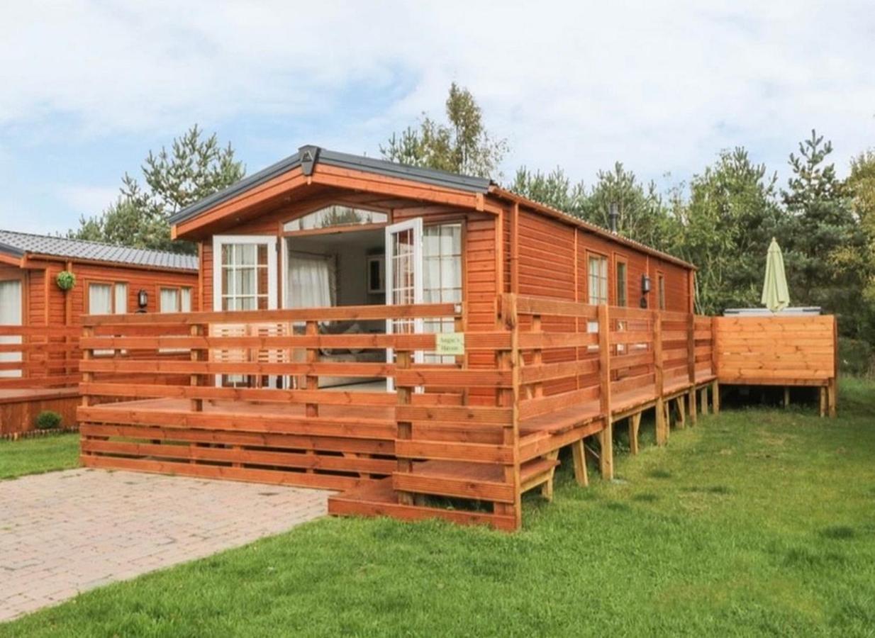 Angie'S Haven, Superb 2 Bedroom Lodge With Hot Tub - Sleeps 6 - Felmoor Park Морпет Экстерьер фото