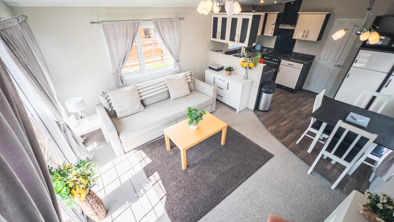 Angie'S Haven, Superb 2 Bedroom Lodge With Hot Tub - Sleeps 6 - Felmoor Park Морпет Экстерьер фото
