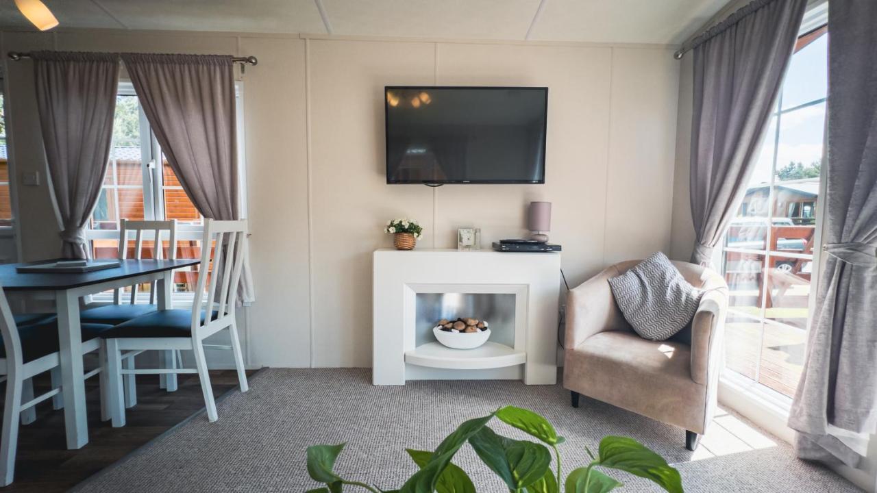 Angie'S Haven, Superb 2 Bedroom Lodge With Hot Tub - Sleeps 6 - Felmoor Park Морпет Экстерьер фото