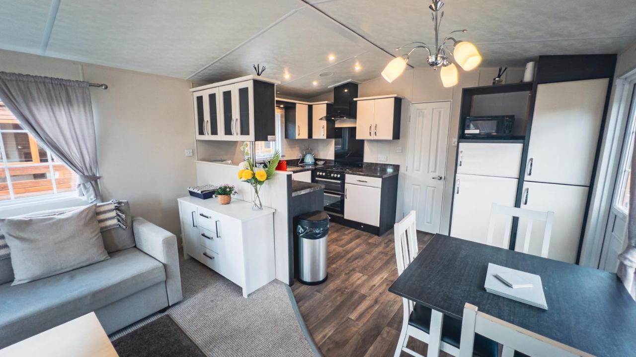 Angie'S Haven, Superb 2 Bedroom Lodge With Hot Tub - Sleeps 6 - Felmoor Park Морпет Экстерьер фото