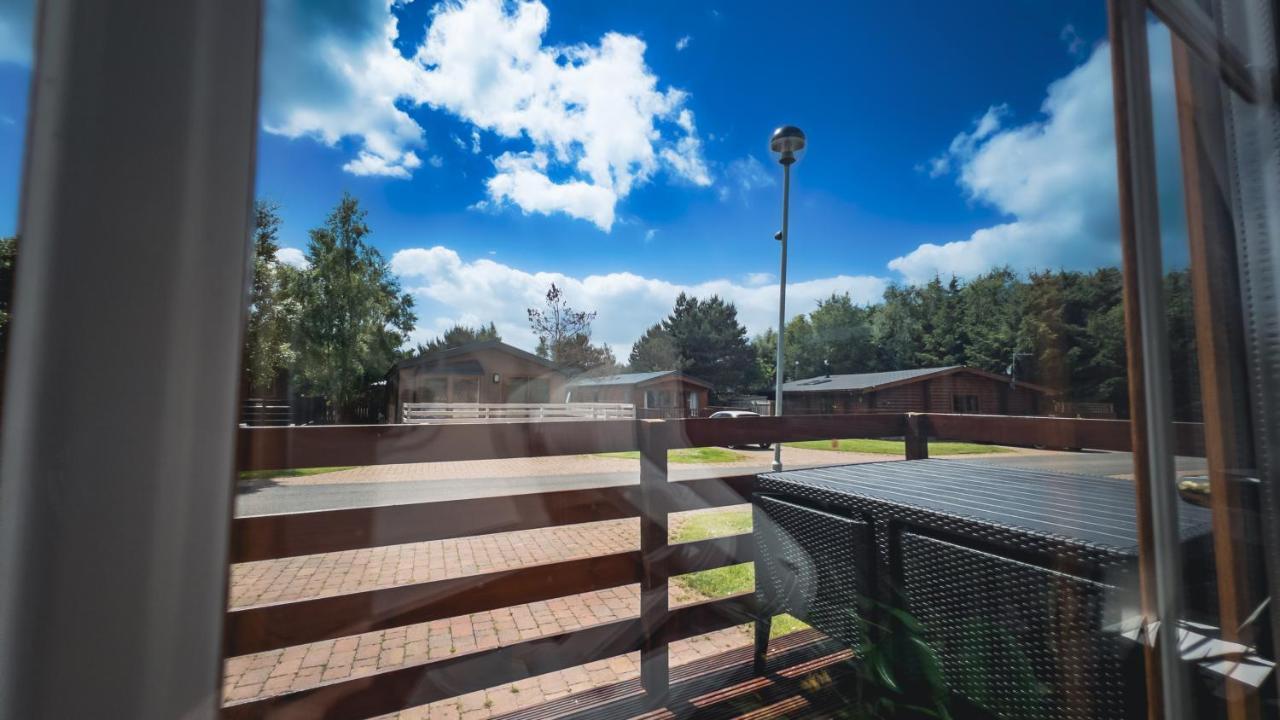 Angie'S Haven, Superb 2 Bedroom Lodge With Hot Tub - Sleeps 6 - Felmoor Park Морпет Экстерьер фото